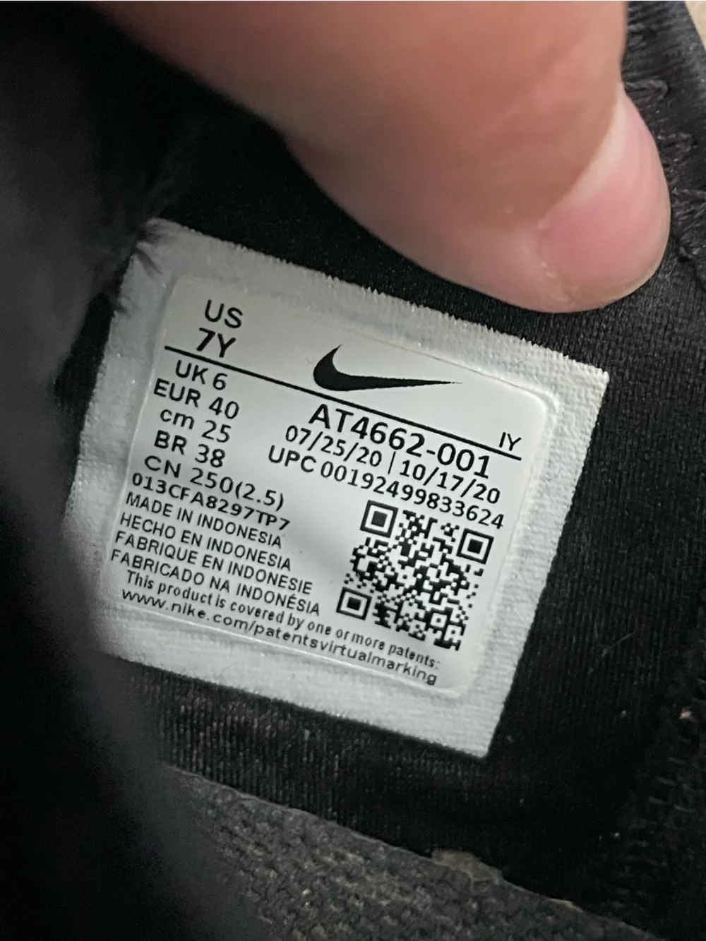 Nike Size 7Y Black & White Athletic Slip-On Trainers (has flaws)